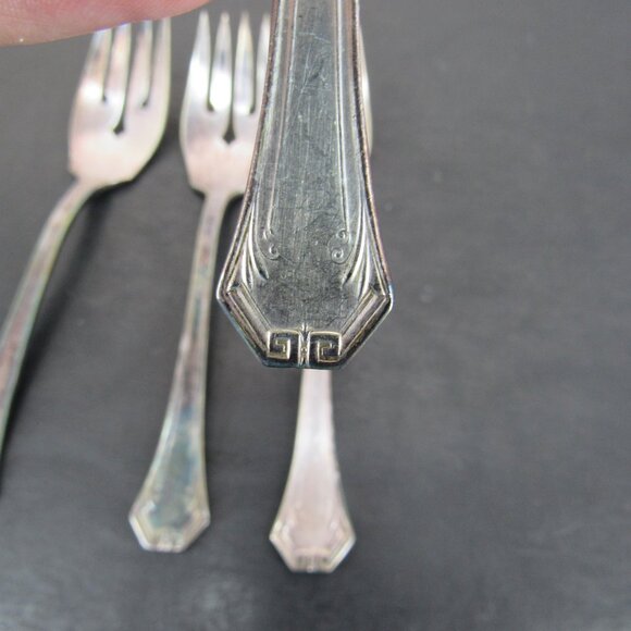 Reed & Barton Pompeian Greek Key & Scrollwork Design Salad Forks Lot of 4 Vntg - Picture 9 of 10